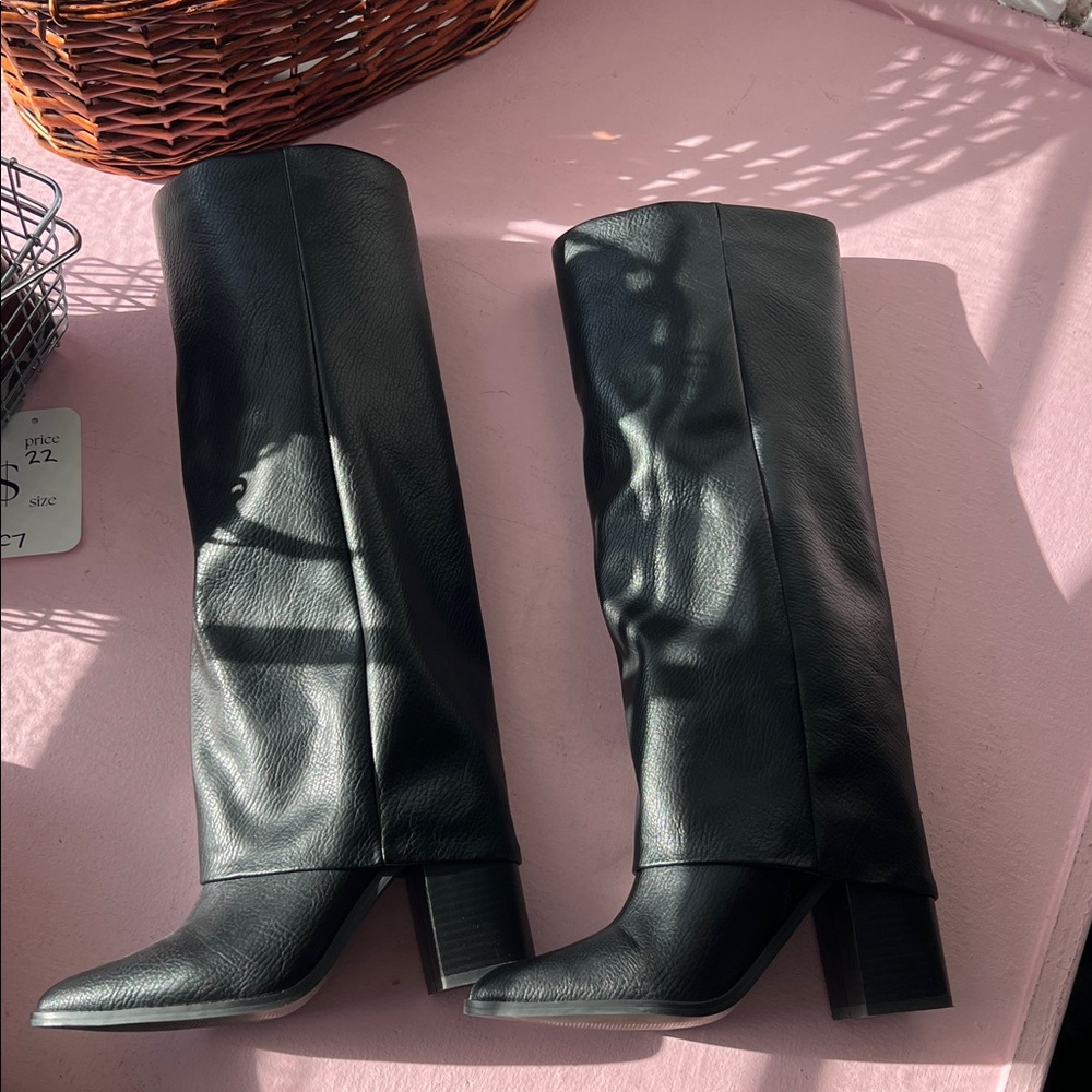 Women's Black Knee-High Leather Boots size 4 fold over boot